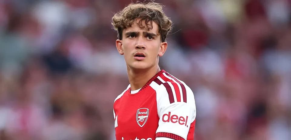 Arsenal player looking focused during match