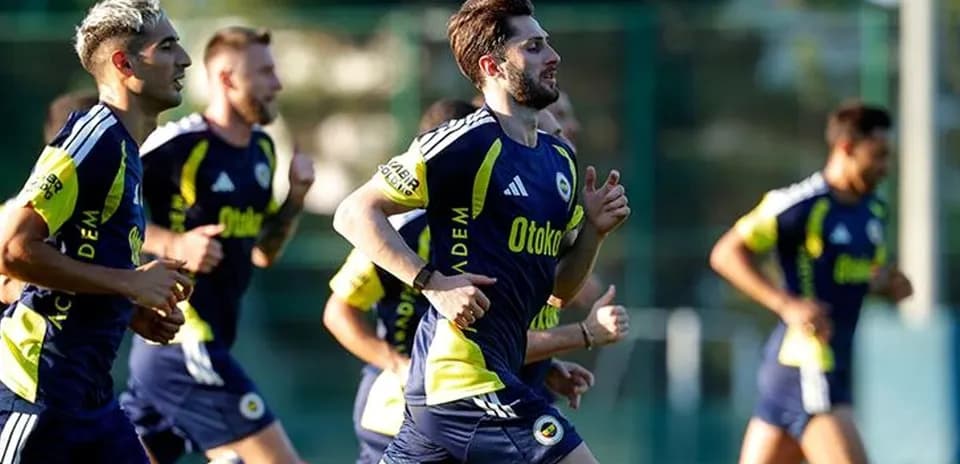 Fenerbahçe players training for Champions League match
