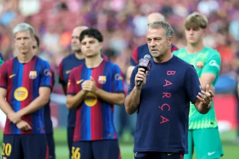 Manager speaking at FC Barcelona event with players