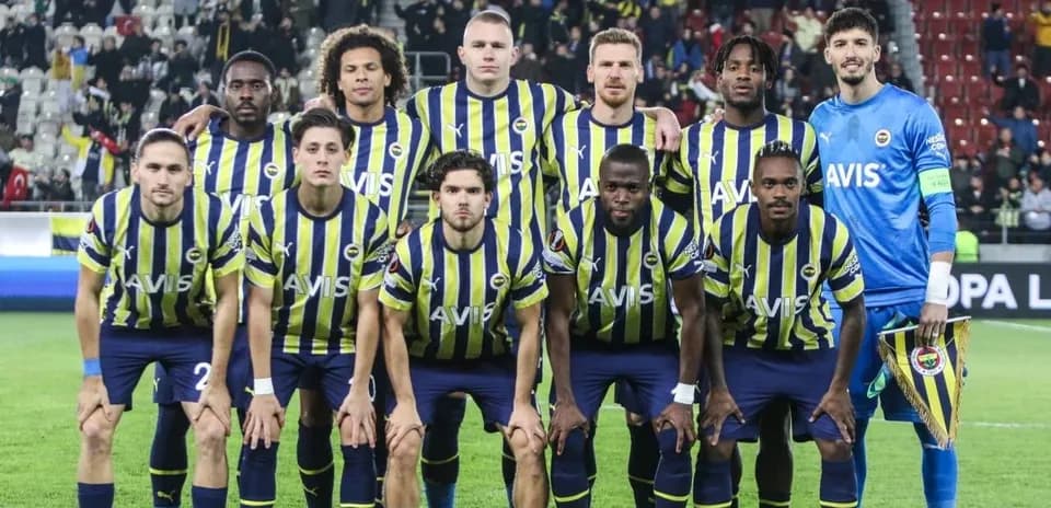 Fenerbahçe team lineup before match