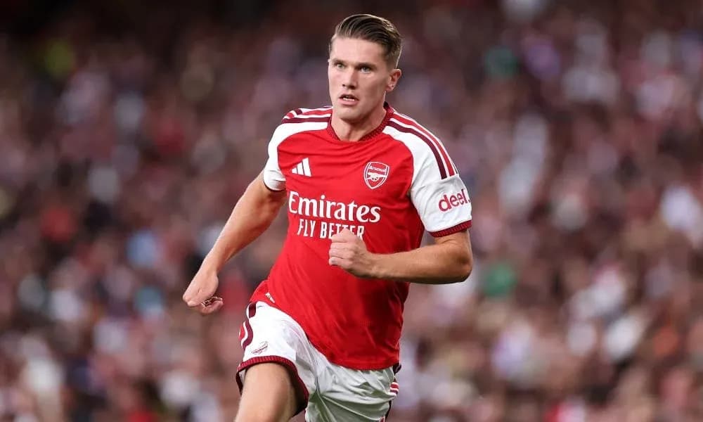 Player running on the pitch in Arsenal kit