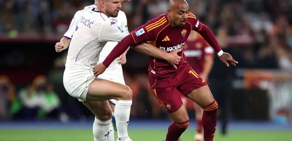 AS Roma player challenged by Fiorentina opponent