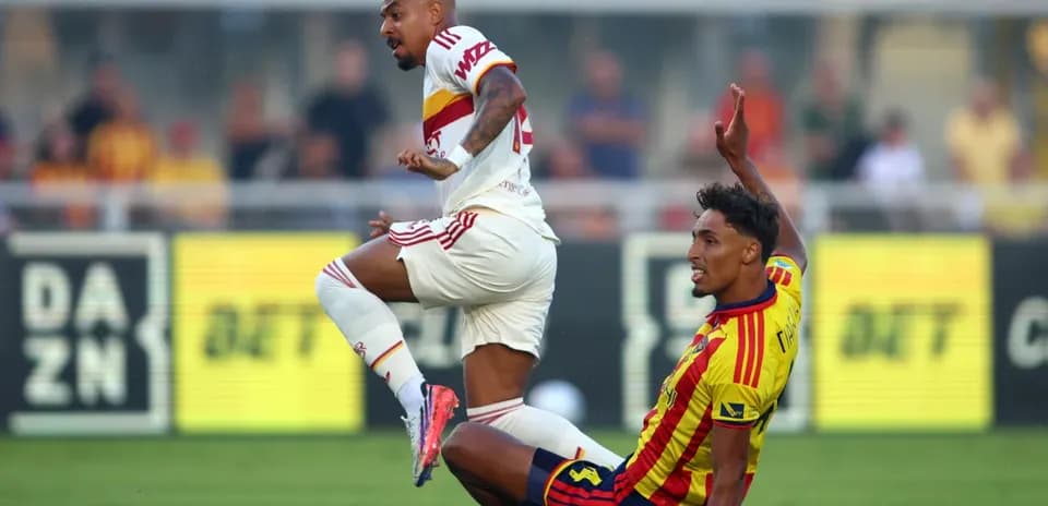 Lecce player tackles AS Roma player during match