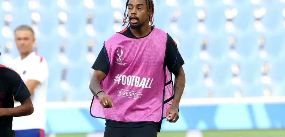 Player running during training session in pink vest