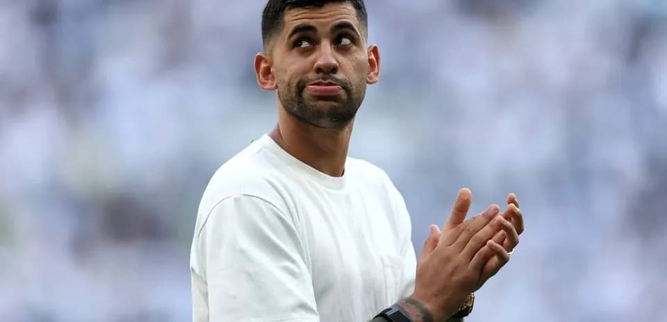 Player clapping hands during match warm-up