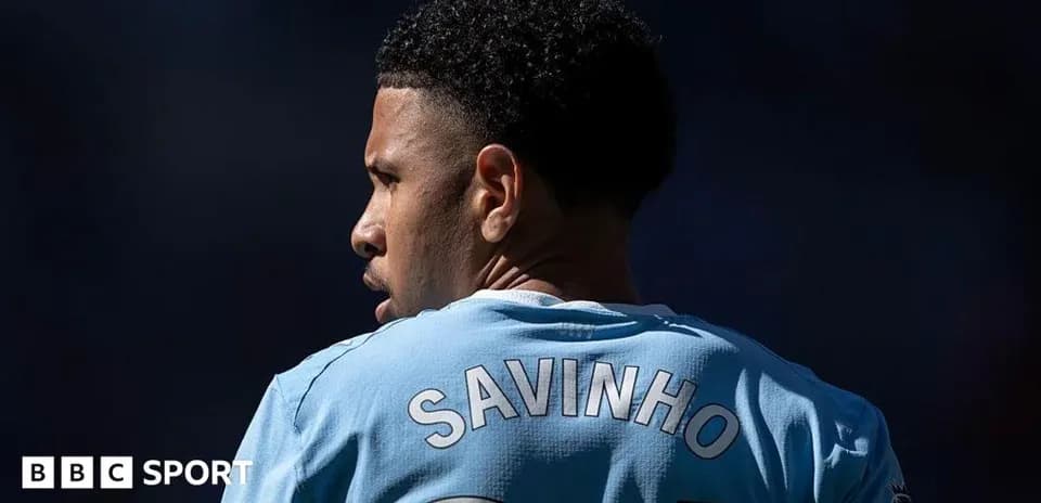 Player wearing jersey with name Savinho during match