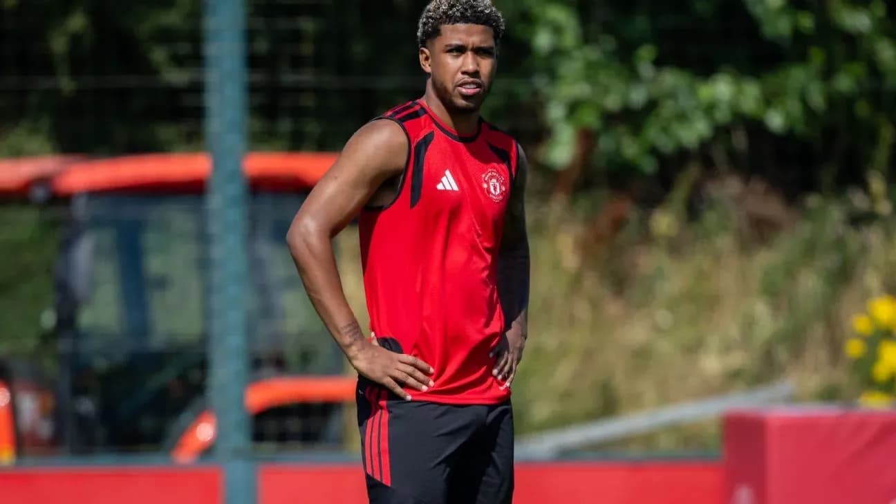 Player in Manchester United training kit during session