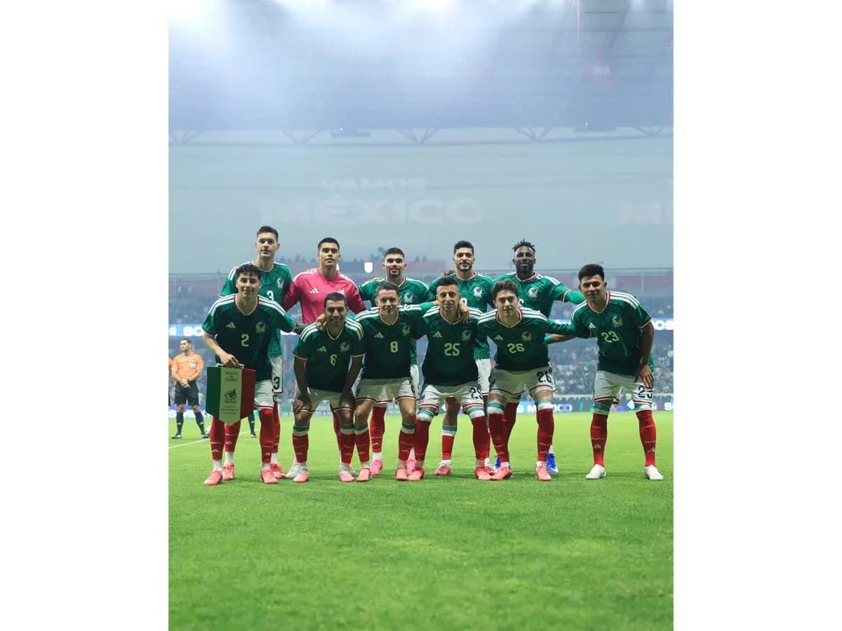 Mexico national football team lineup before match