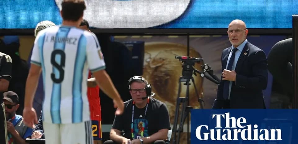 Argentina player with number 9 leaving the field