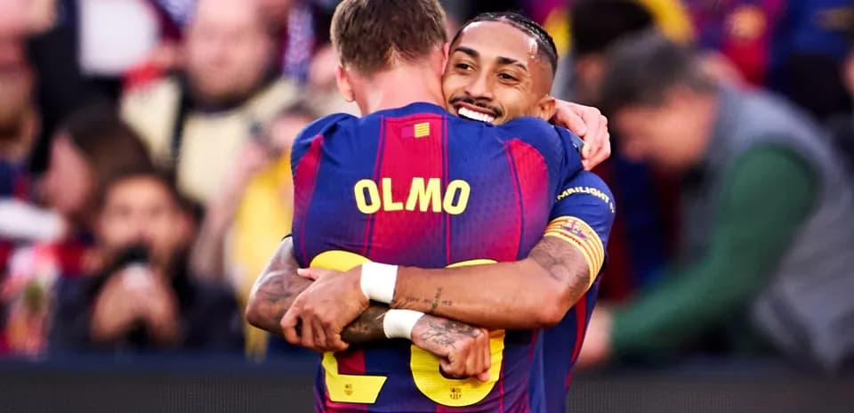 Players celebrating a goal during Alaves vs Barcelona