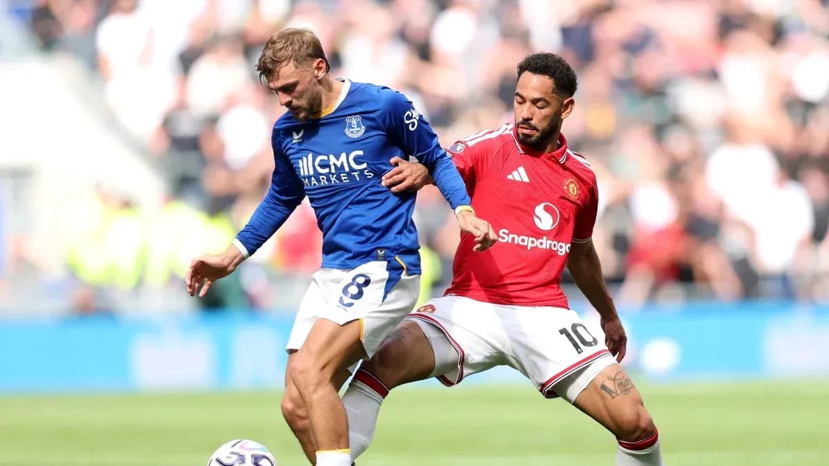 Everton and Manchester United players contesting for the ball
