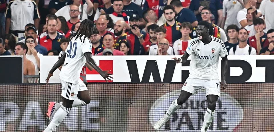 Players celebrating during Como vs Parma match