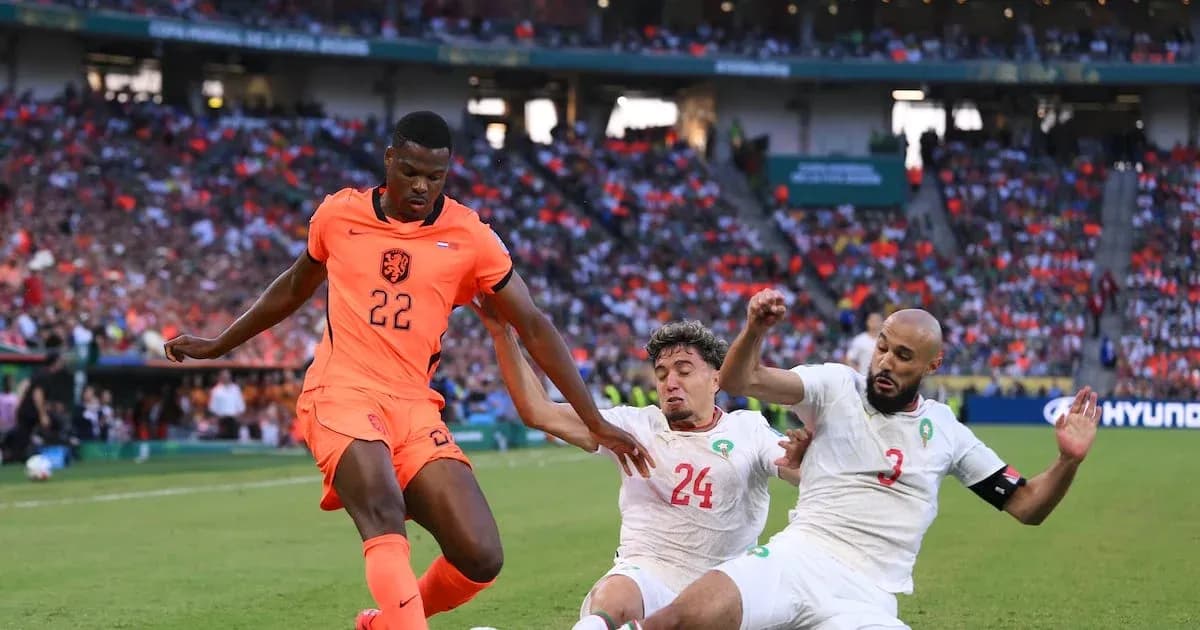 Player 22 of Netherlands evades two defenders during match