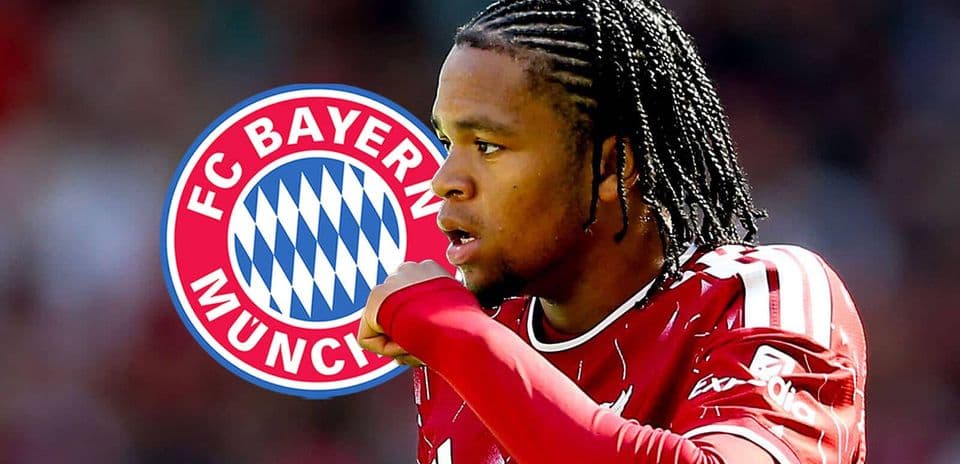 Player celebrating with FC Bayern München logo behind