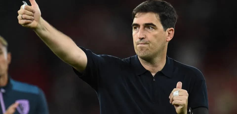 Manager giving thumbs up during match