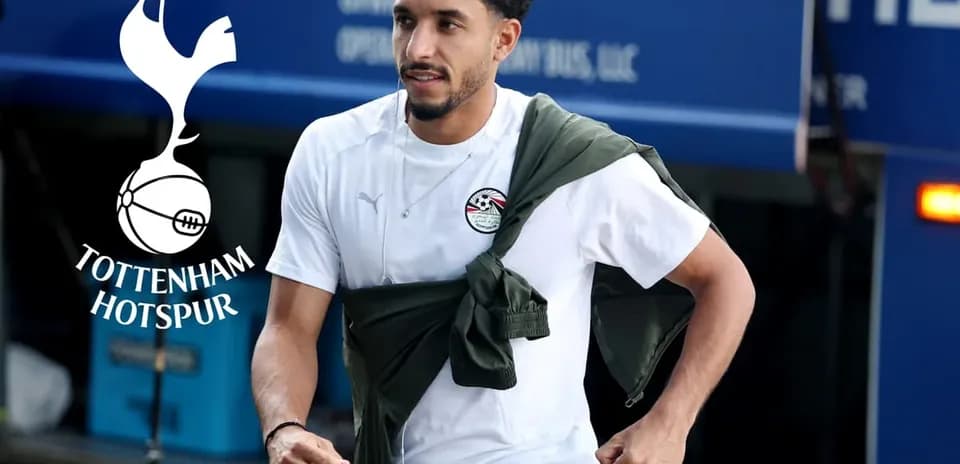 Player arriving at training with Tottenham Hotspur gear
