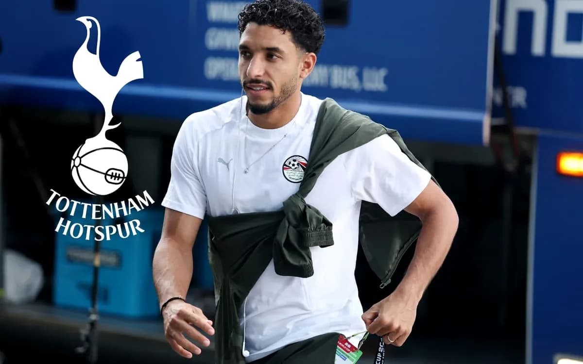 Player arriving at training with Tottenham Hotspur gear