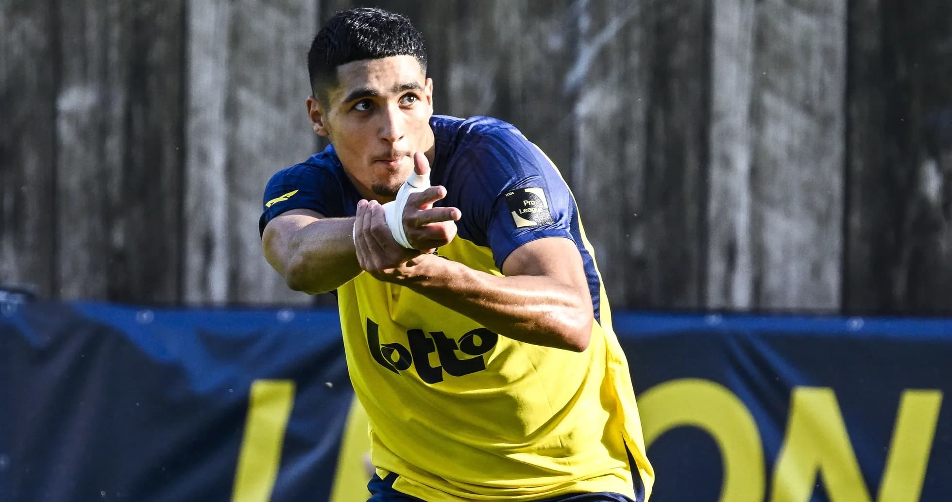 Player training, stretching arms in practice session