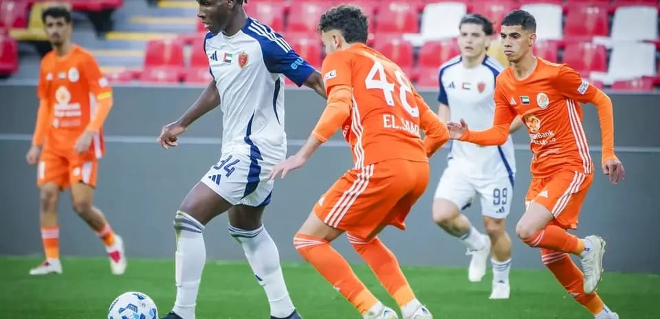 Al Nasr U23 player dribbling against Shabab Al-Ahli U23