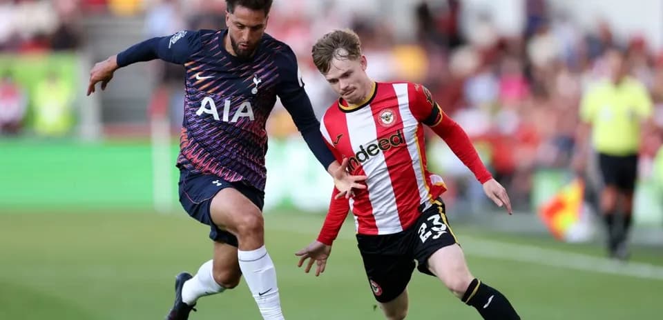 Player contesting for the ball during match