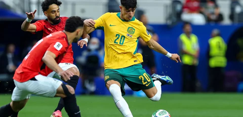 Australia player dribbling against Egypt in match