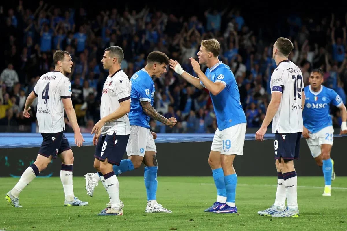 Napoli players celebrating during a match against Bologna