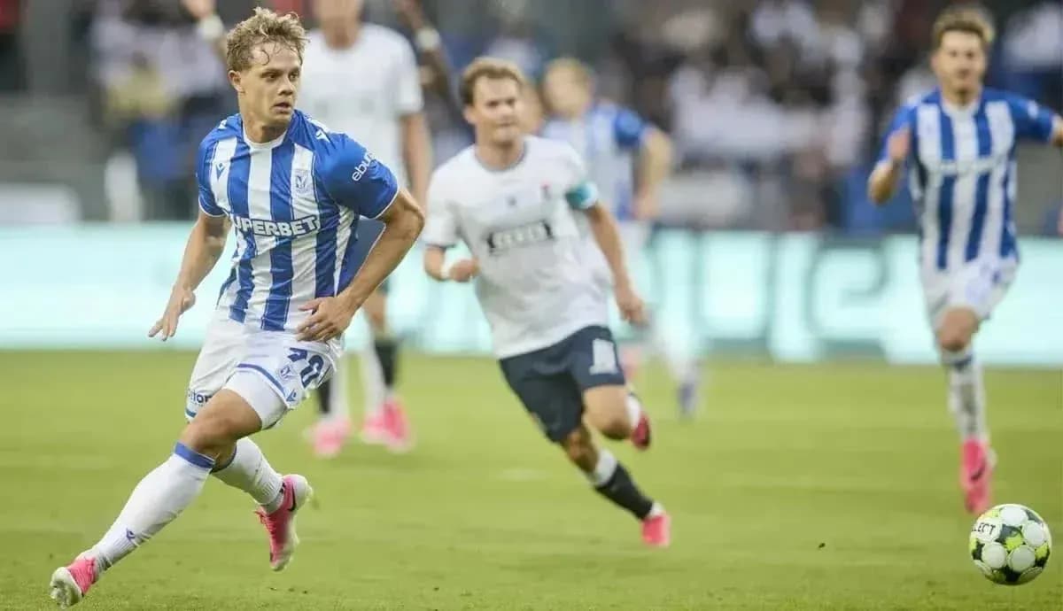 Lech Poznan player running with the ball
