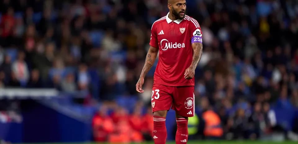 Sevilla player in red jersey on the pitch