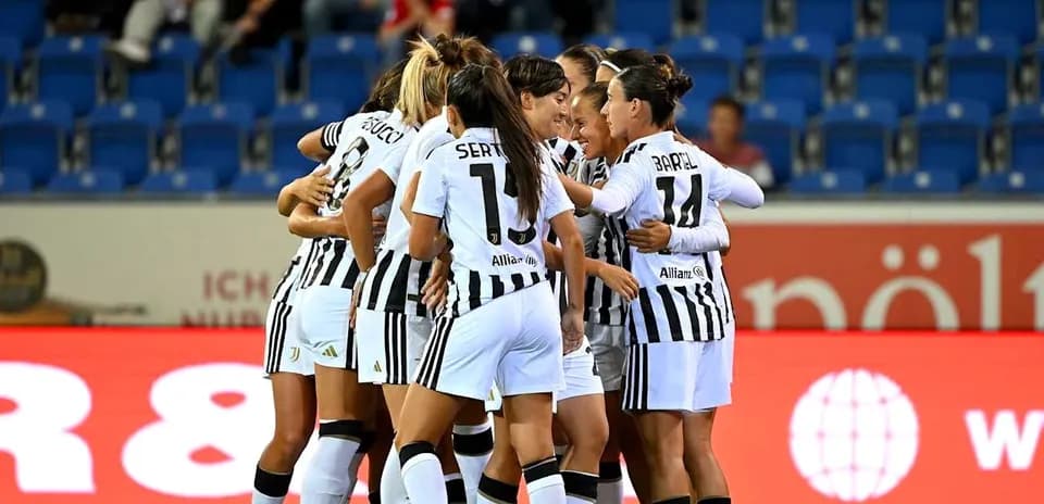 Juventus women celebrating a goal together