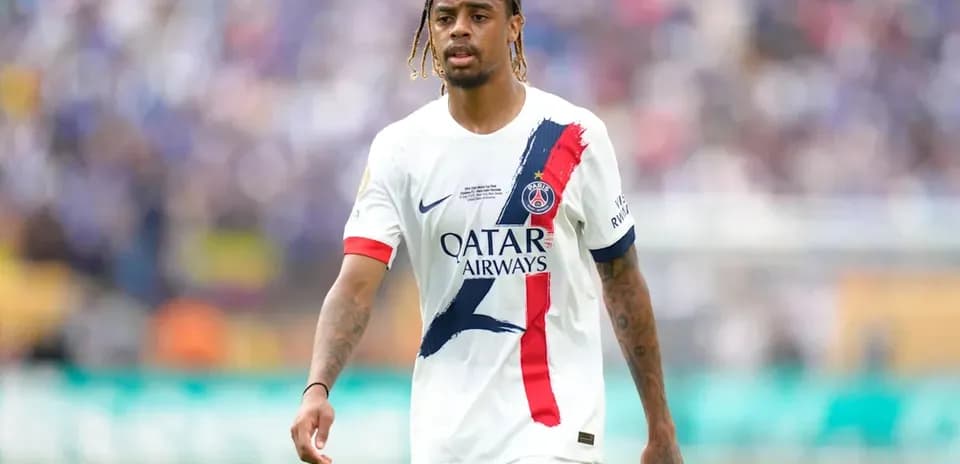 Player walking on the pitch in PSG uniform