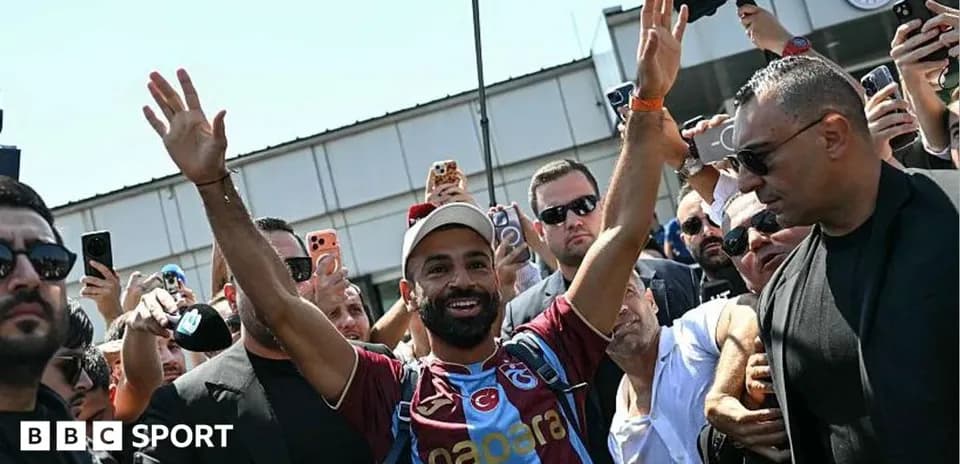 Player greeting fans upon arrival at stadium