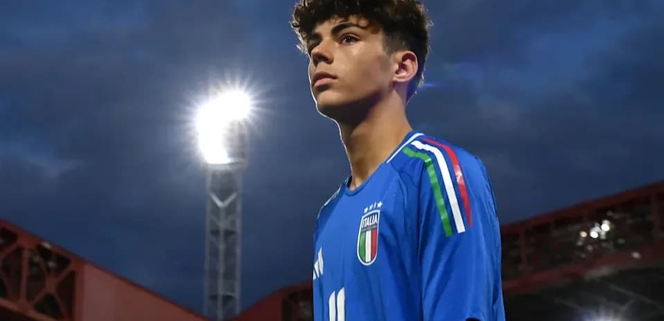 Player in Italy jersey under stadium lights