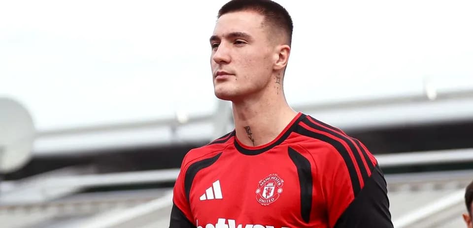 Player in Manchester United training kit walking