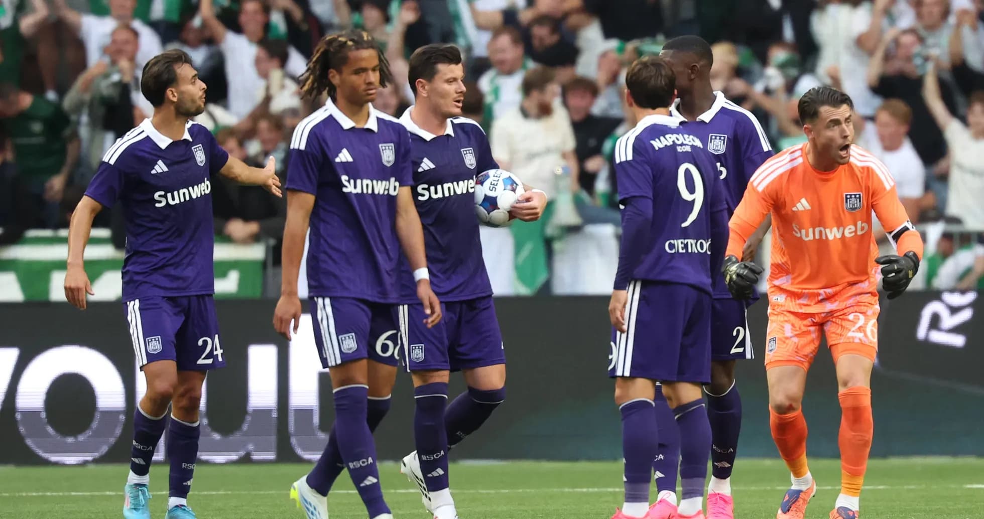 Anderlecht players celebrating during Europa League match