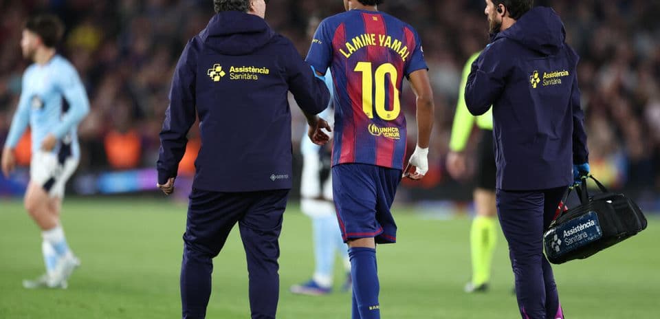 Lamine Yamal being assisted by medical staff