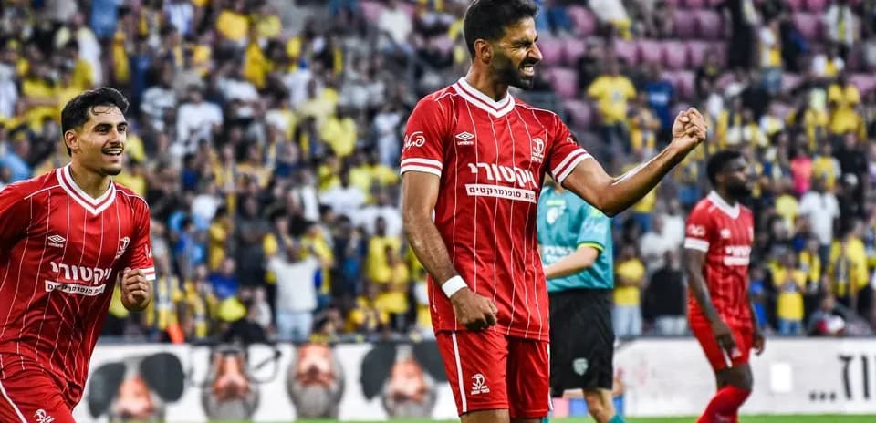 Hapoel Beer Sheva players celebrating a goal