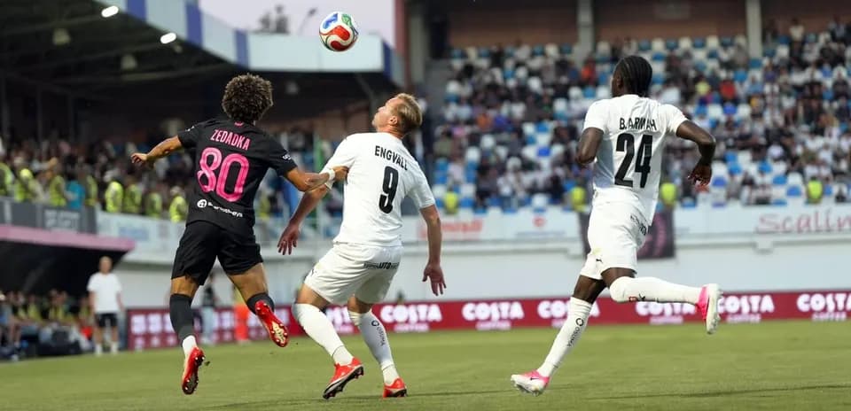 Zedadka and Engvall challenging for the ball