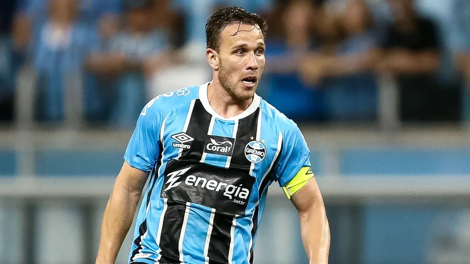 Player in Grêmio jersey during match action