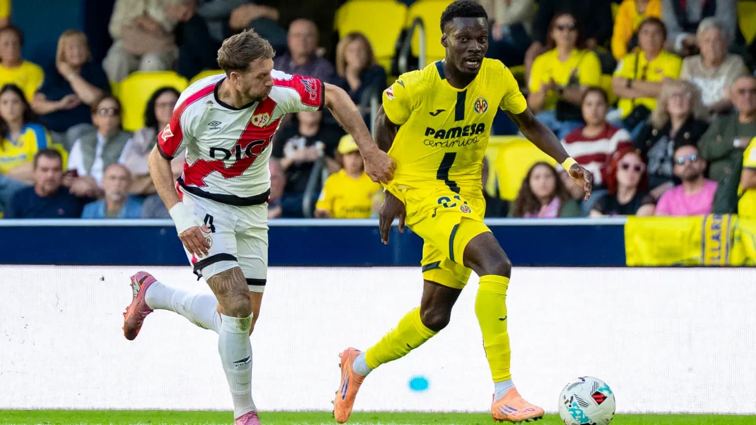Rayo Vallecano player chasing Villarreal opponent