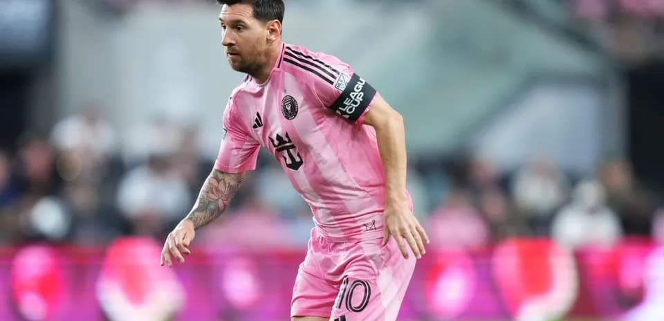 Lionel Messi in pink Inter Miami kit during match