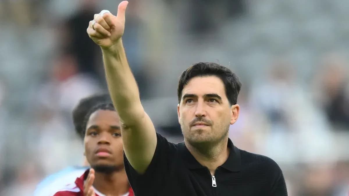 Coach giving a thumbs up after the match