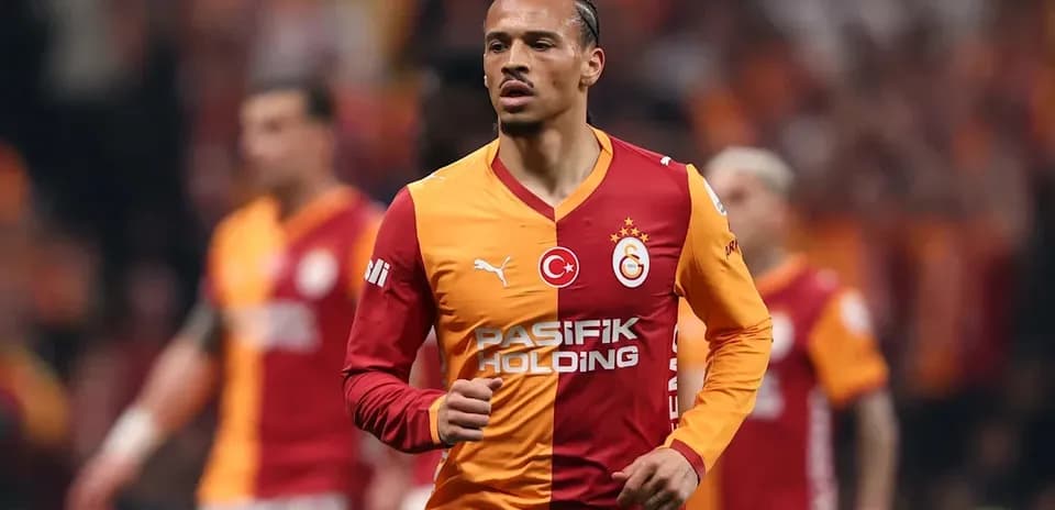 Galatasaray player running on the pitch during match