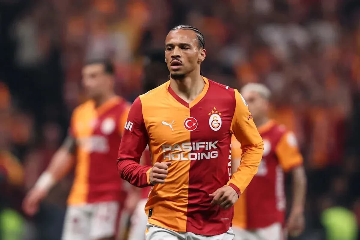 Galatasaray player running on the pitch during match