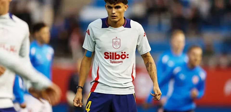 Player in Spain jersey preparing for match