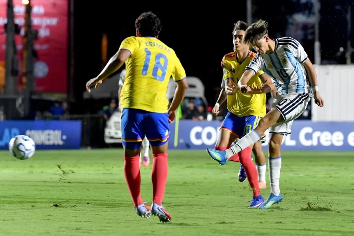 Argentinian player kicking ball during match against Ecuador