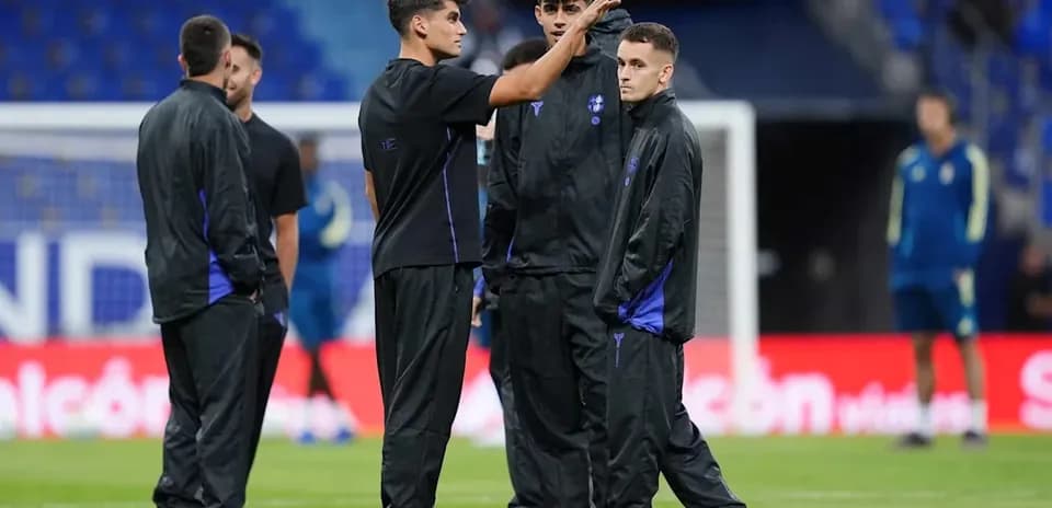 Players discussing on the pitch before training