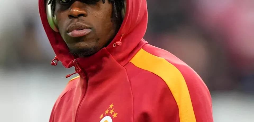 Player in red Galatasaray tracksuit with hood