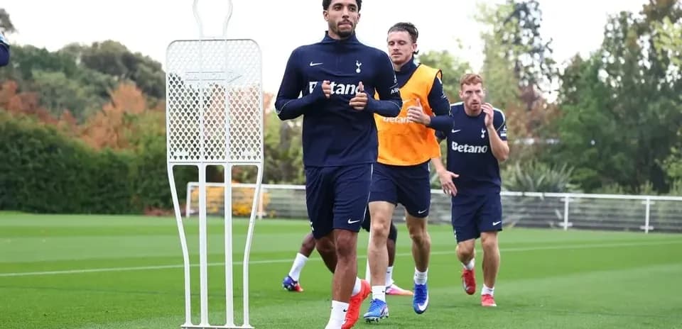 Tottenham players running during training session