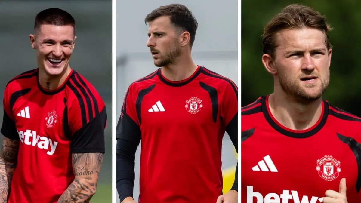 Three Manchester United players in training kits