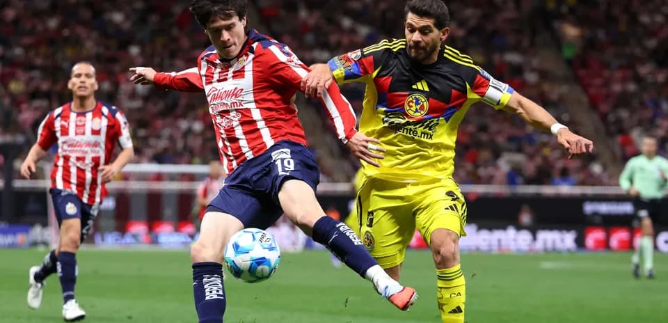 Club America player challenges Guadalajara Chivas striker